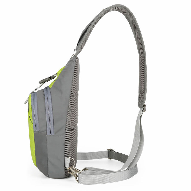 Laden Sie das Bild in Galerie -Viewer, Side profile of the Riderbag green sling bag showing the padded mesh back panel and the arc of the shoulder strap